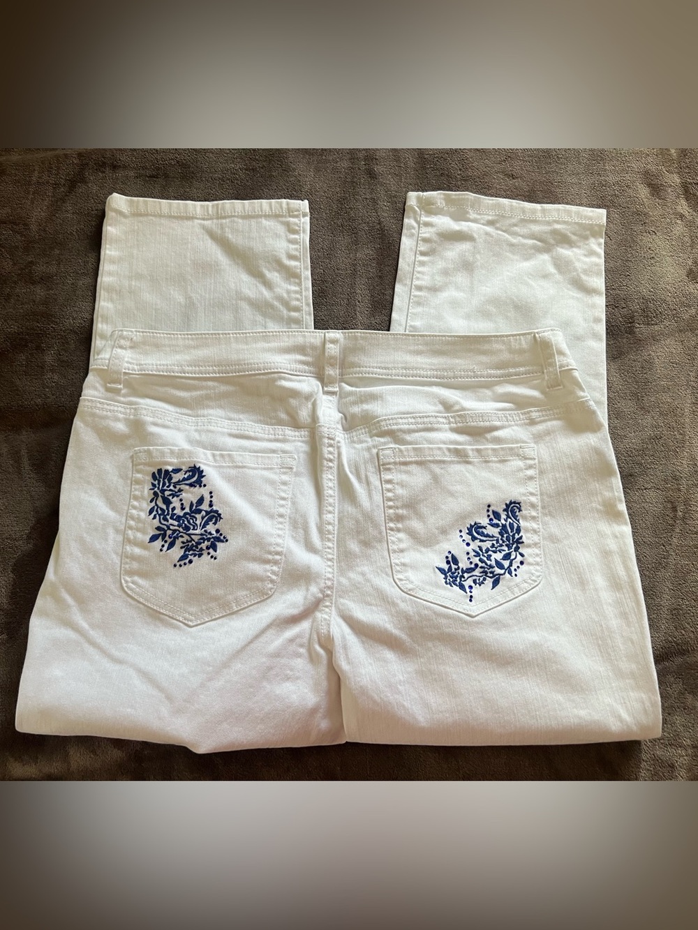 Chico's White Straight-Leg Jean crops with Blue Embroidered Pockets